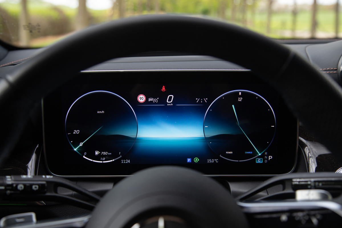 mercedes-benz-glc-2023-14