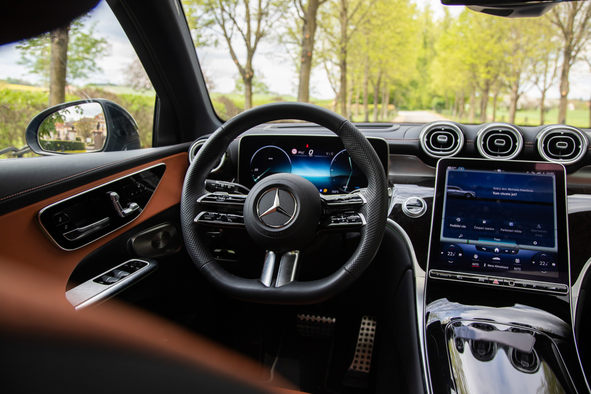 mercedes-benz-glc-2023-16