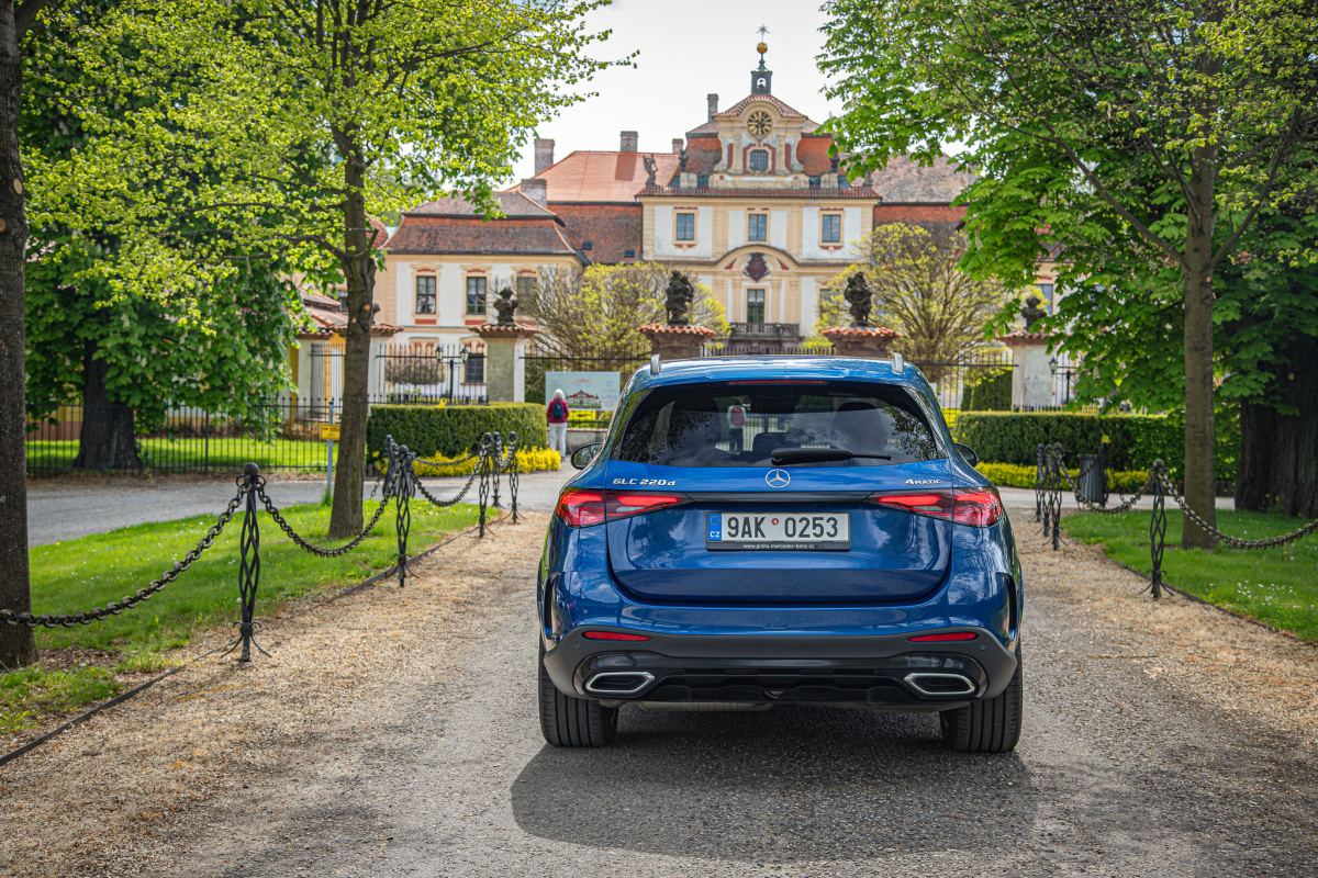 mercedes-benz-glc-2023-4