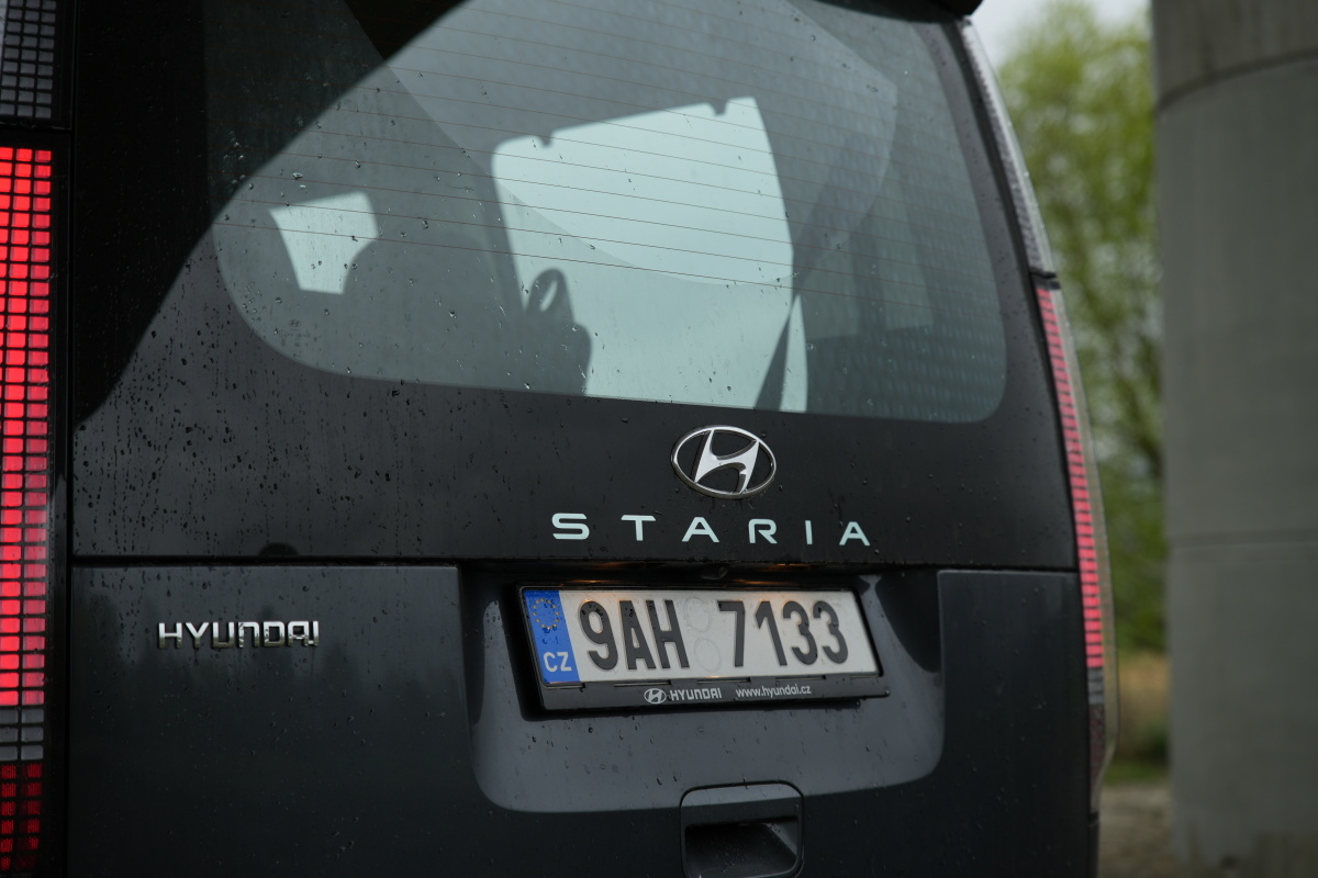 hyundai-staria-2023-22