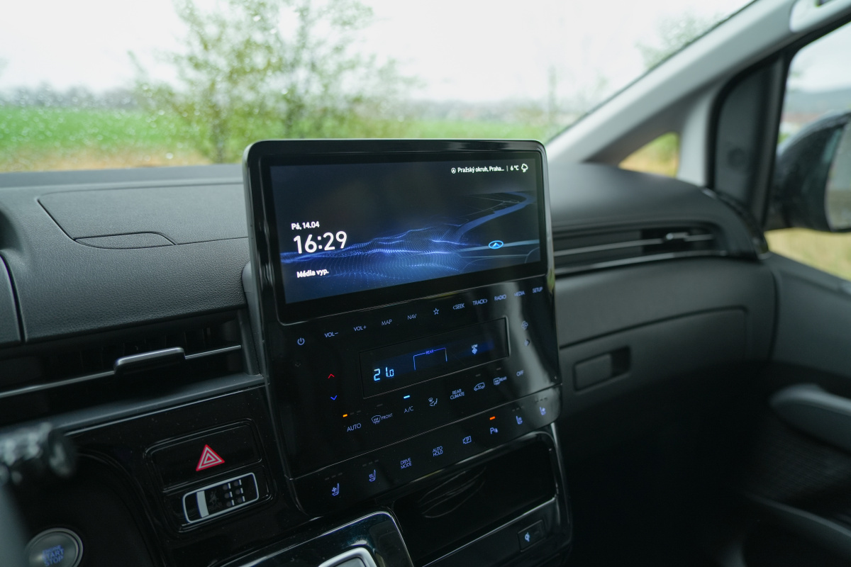 hyundai-staria-2023-6
