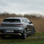renault-megane-e-tech-2023-17