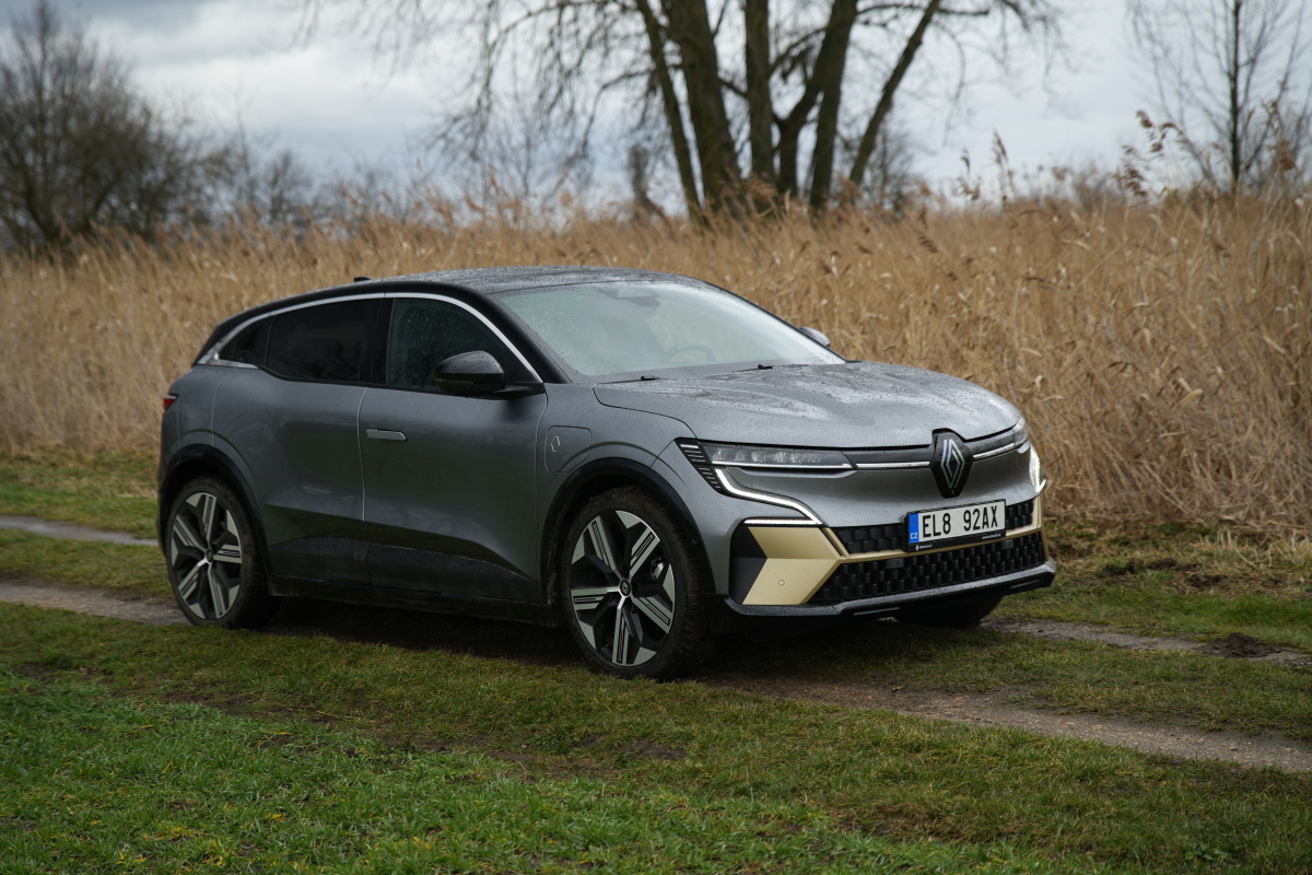 renault-megane-e-tech-2023-22