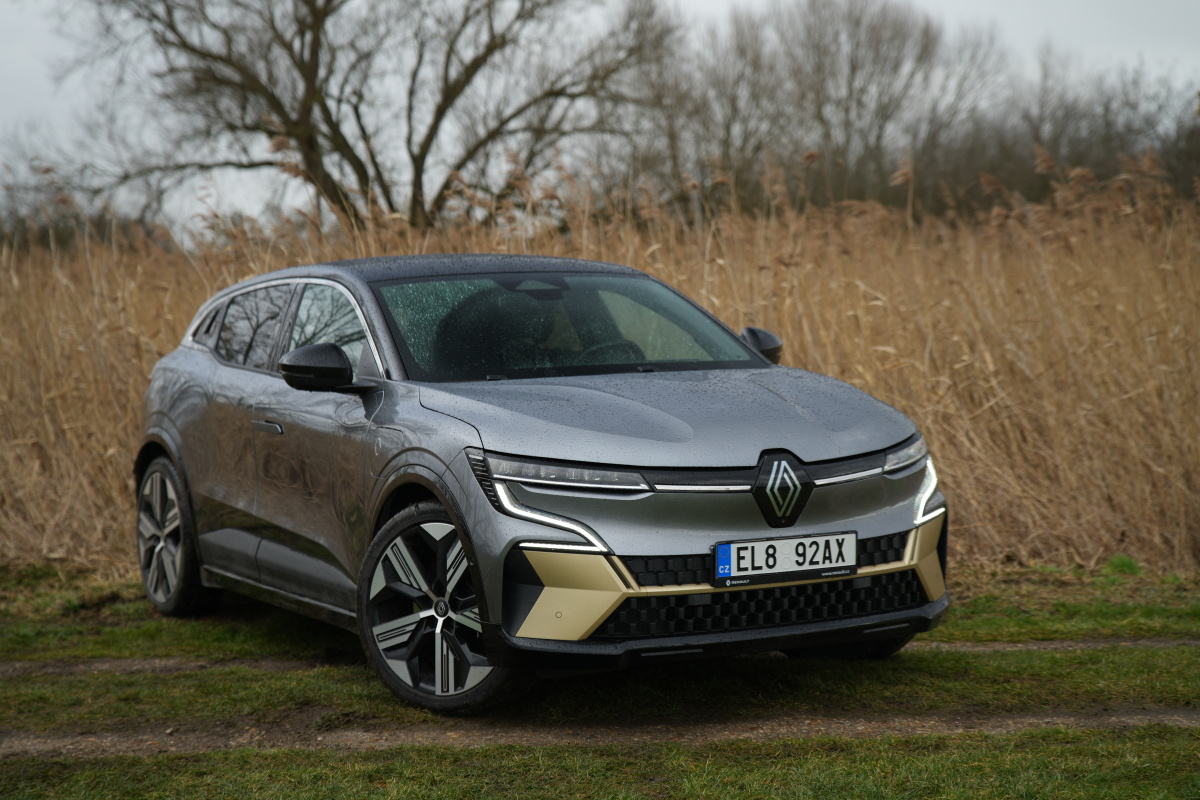 renault-megane-e-tech-2023-28