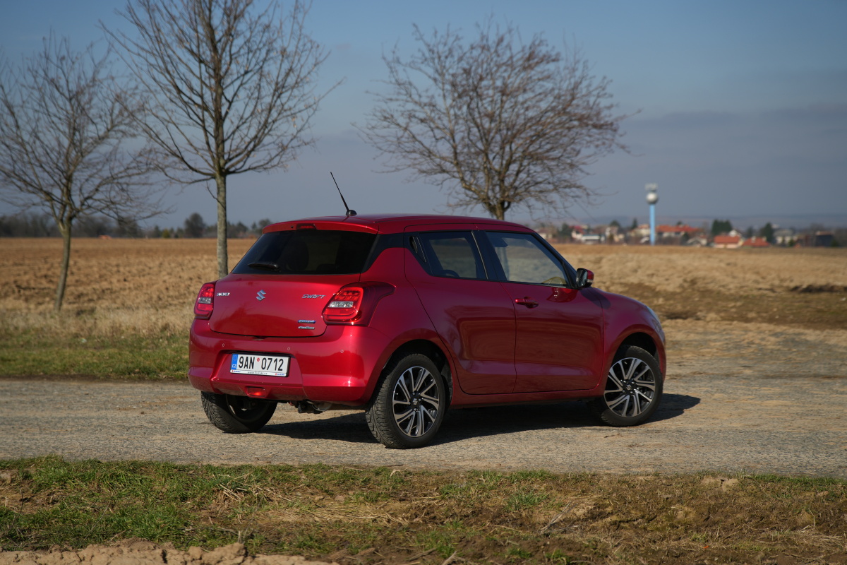 suzuki-swift-2023-12