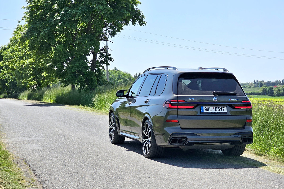 bmw-x7-m60i-2023-12