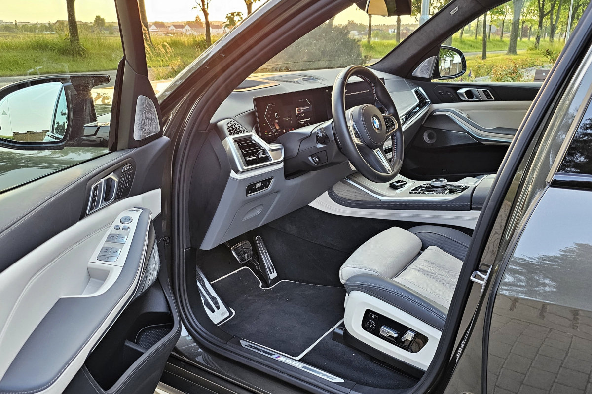 bmw-x7-m60i-2023-13