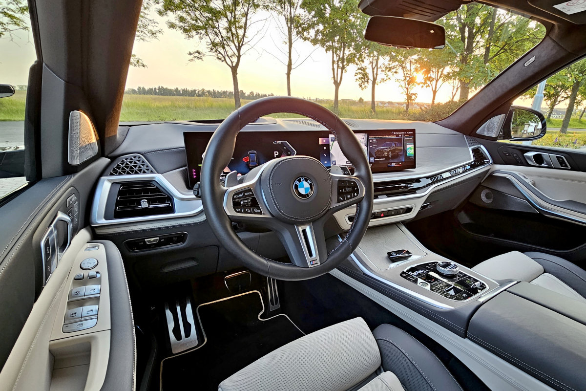 bmw-x7-m60i-2023-15