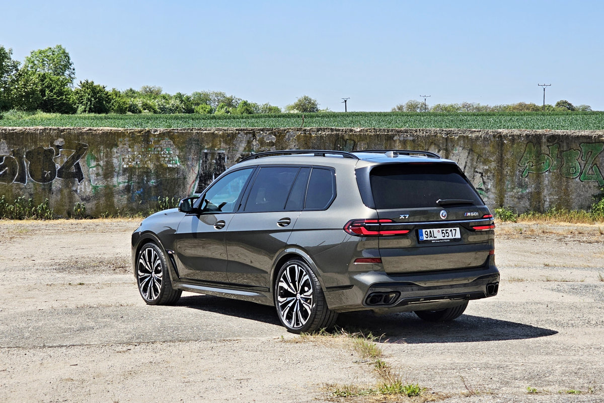 bmw-x7-m60i-2023-6