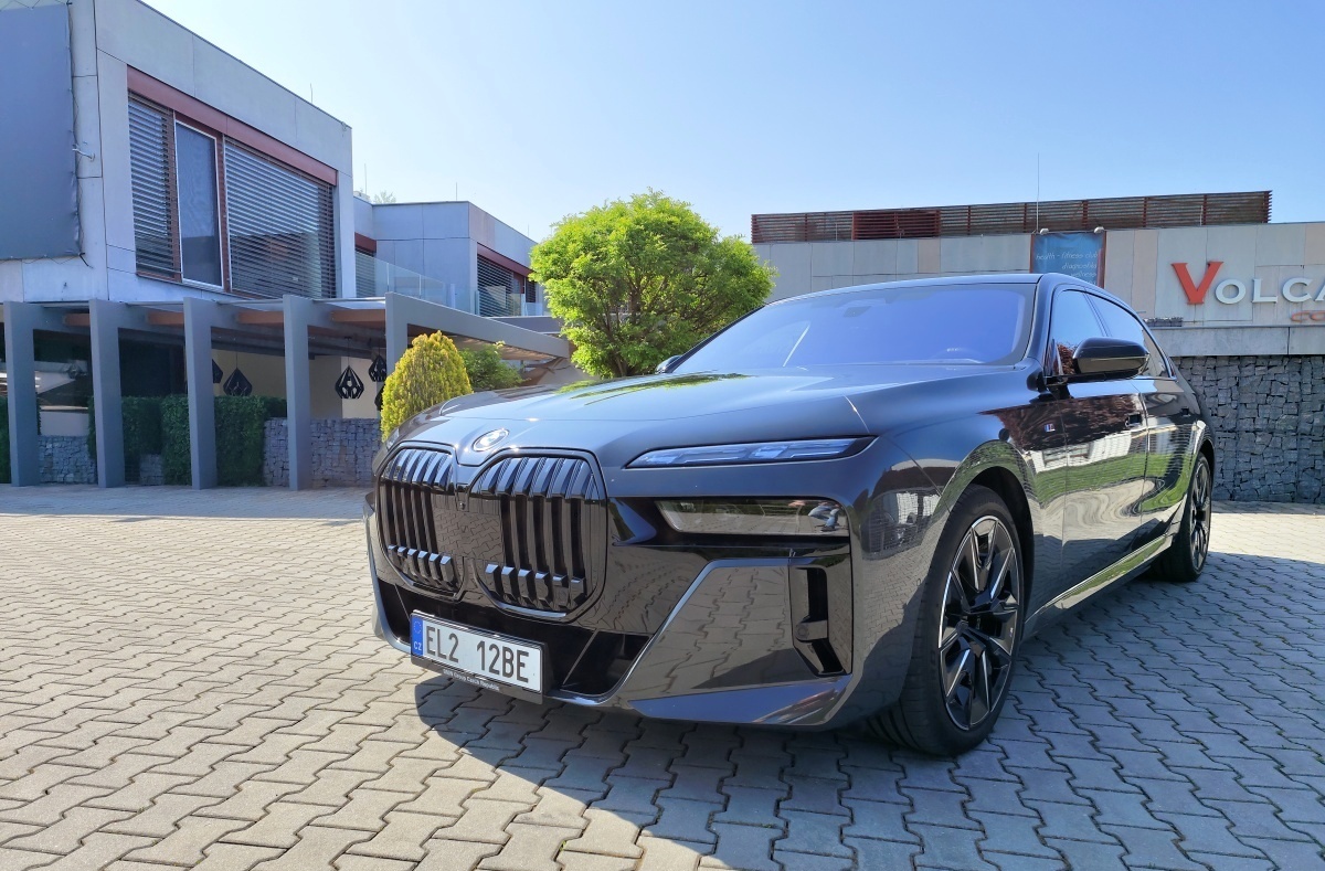 bmw-i7-2023-13
