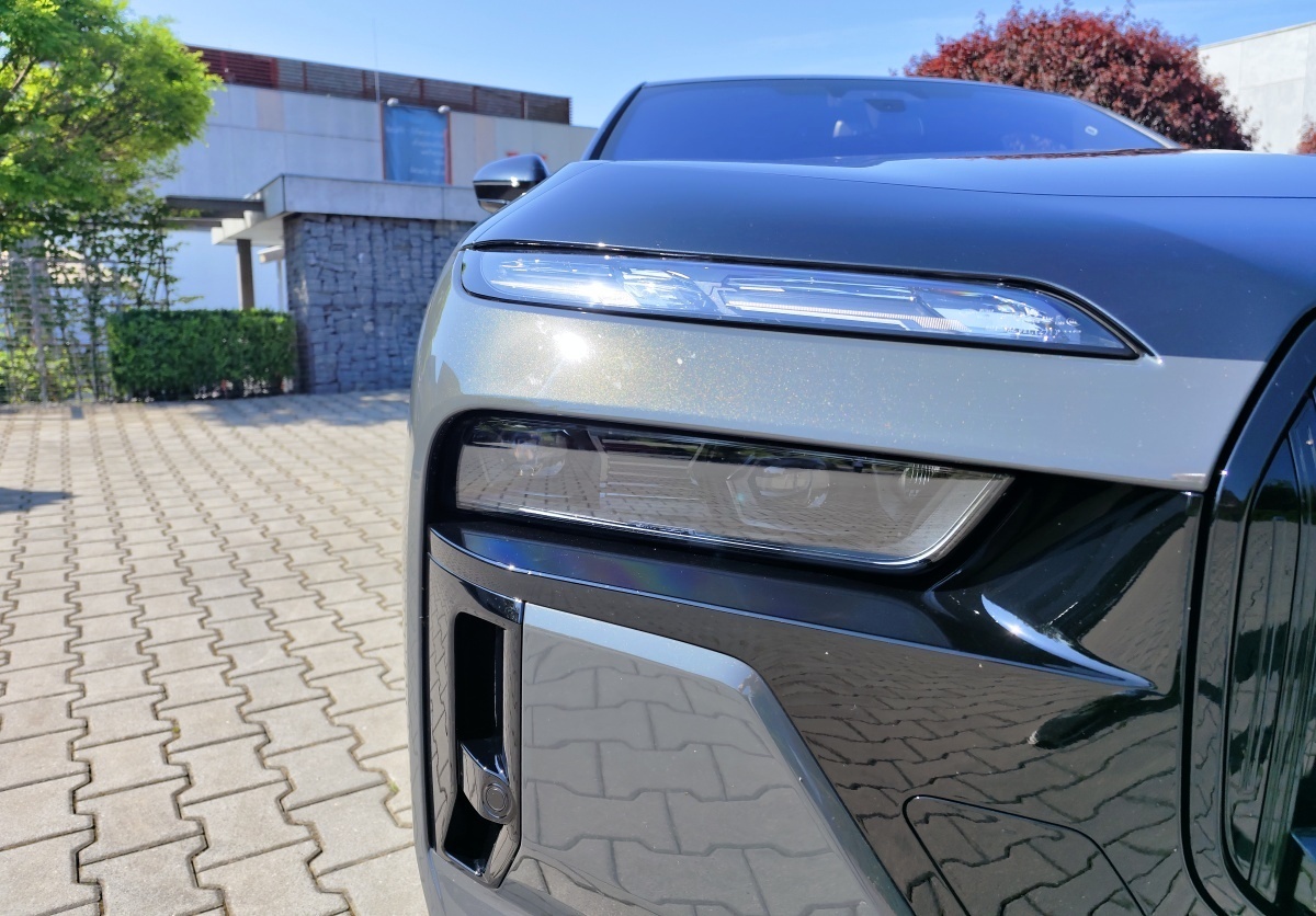 bmw-i7-2023-14
