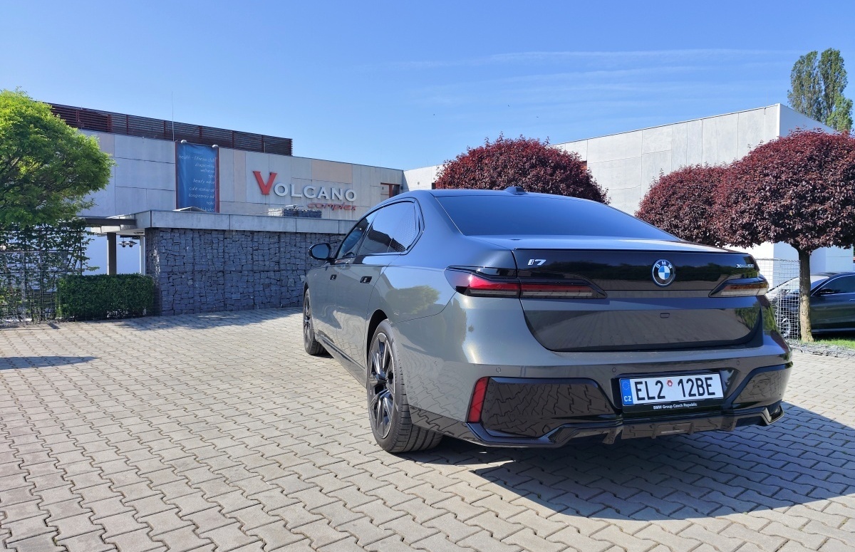 bmw-i7-2023-17