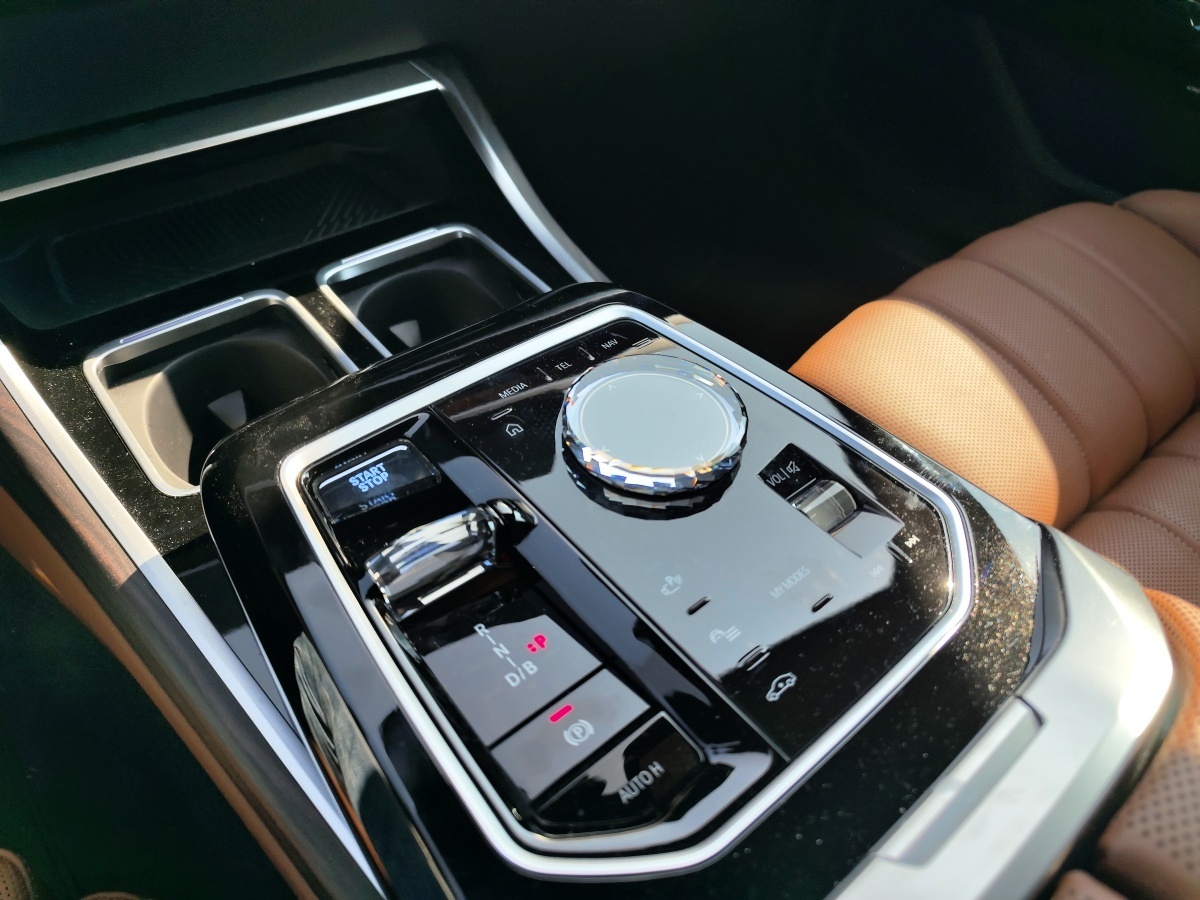 bmw-i7-2023-32