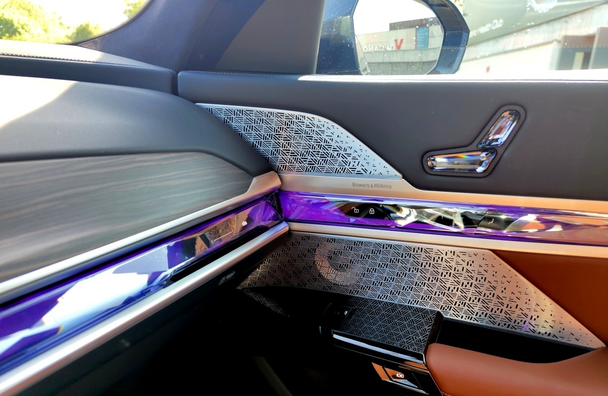 bmw-i7-2023-36