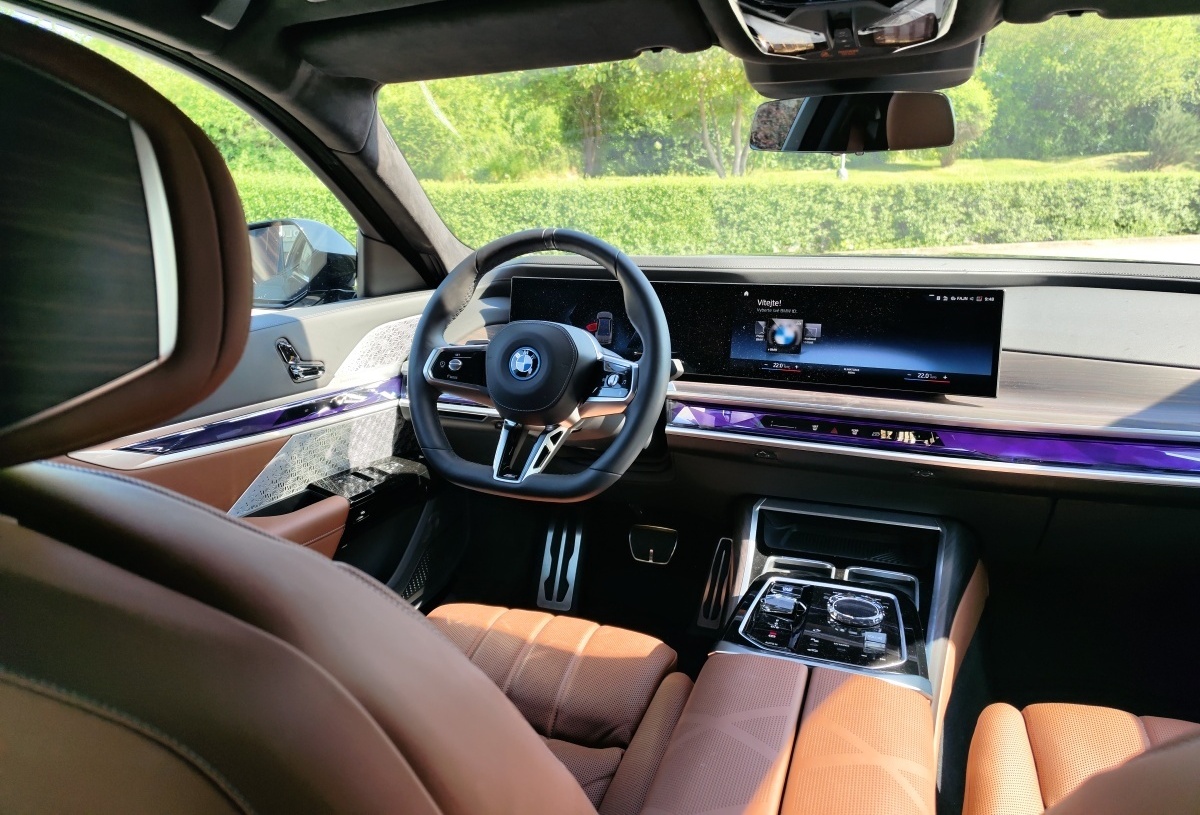 bmw-i7-2023-44
