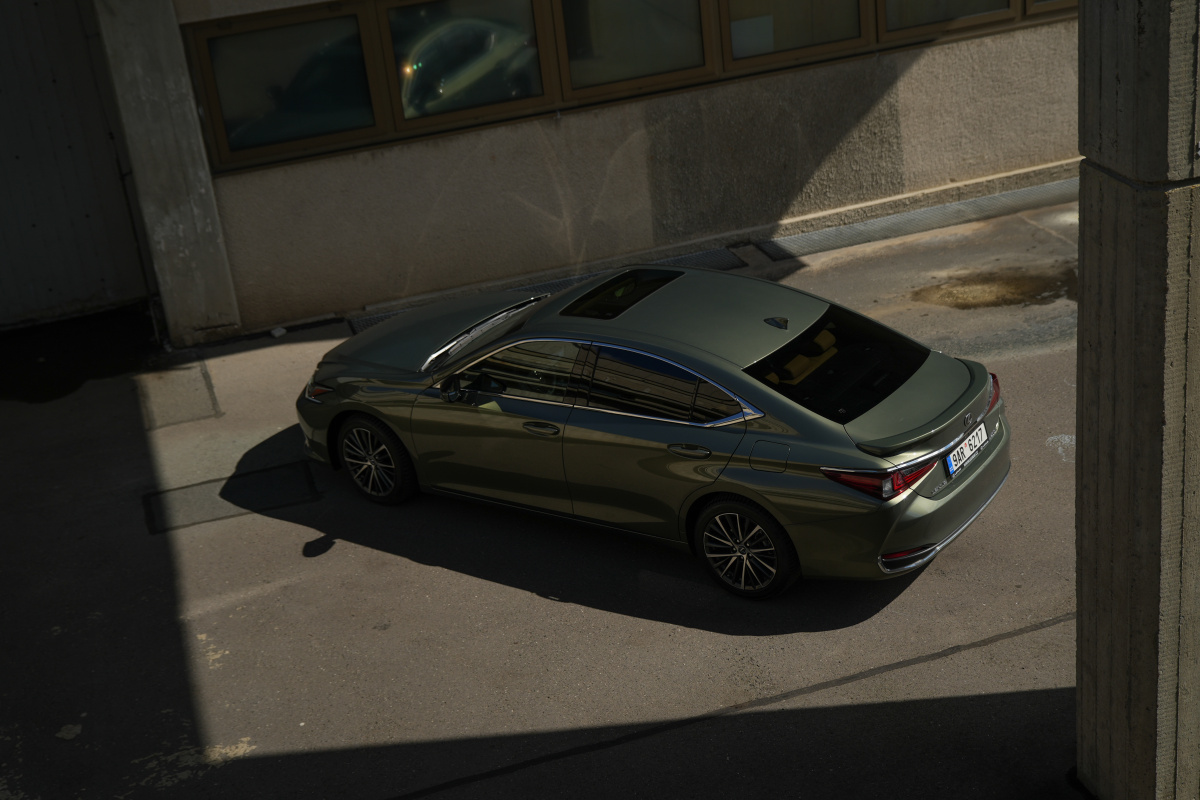 lexus-es-21