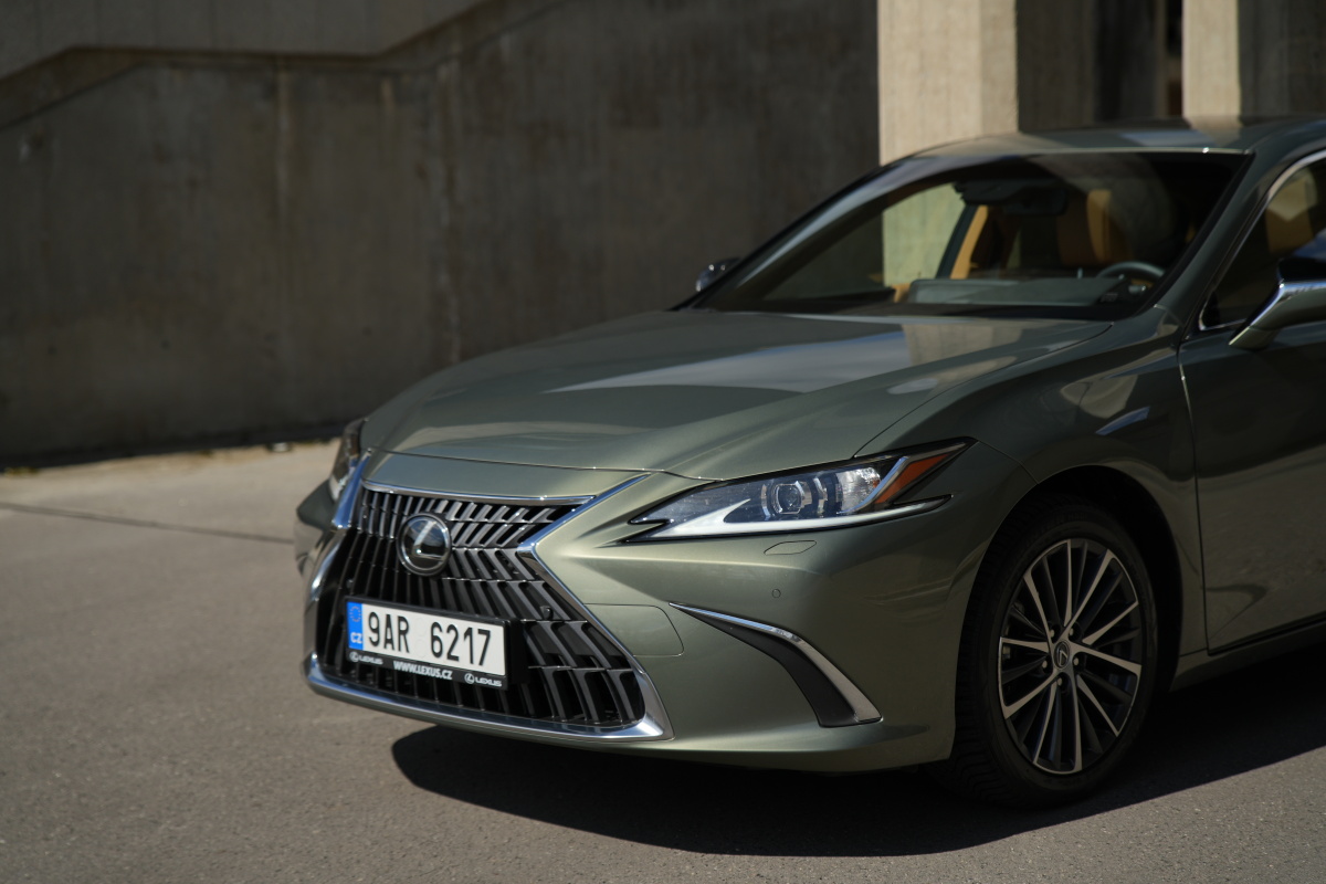 lexus-es-5