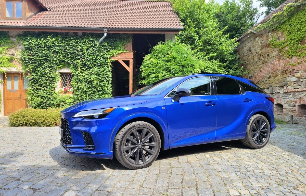 lexus-rx-2023-11