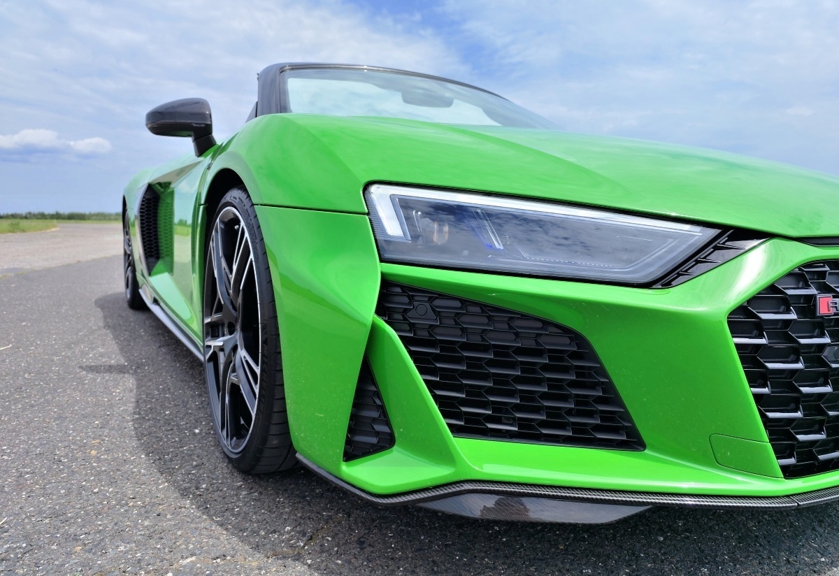audi-r8-spyder-2023-17