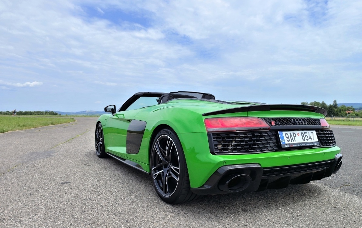 audi-r8-spyder-2023-22