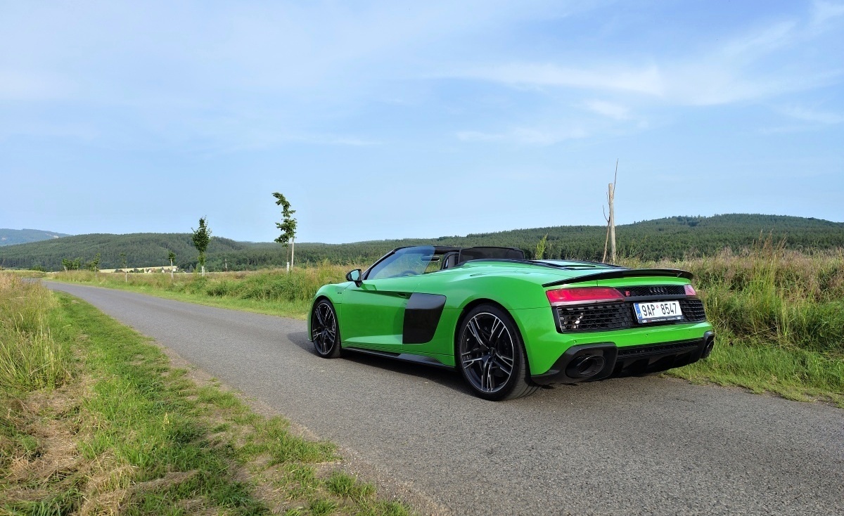 audi-r8-spyder-2023-48