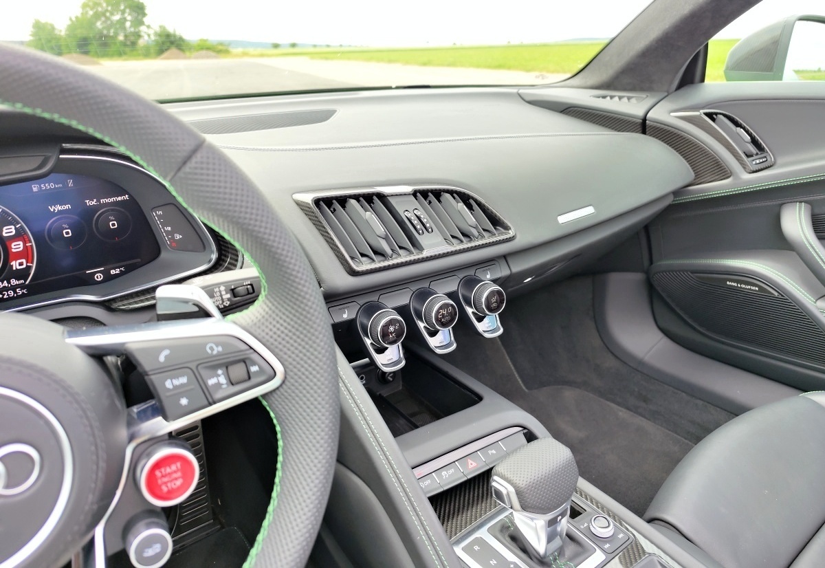 audi-r8-spyder-2023-57
