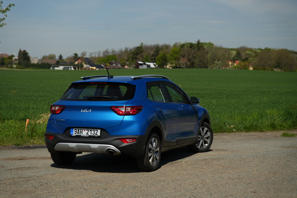 kia-stonic-2023-18