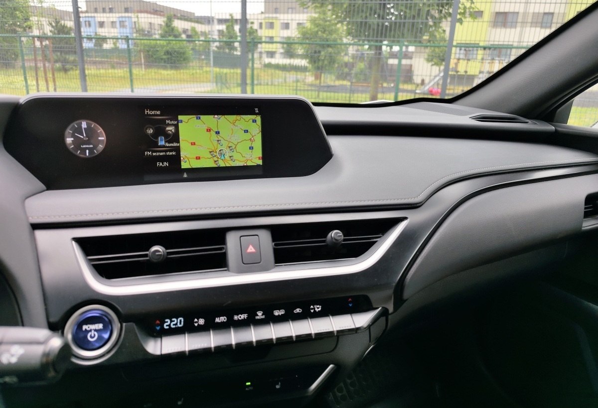 lexus-ux-12