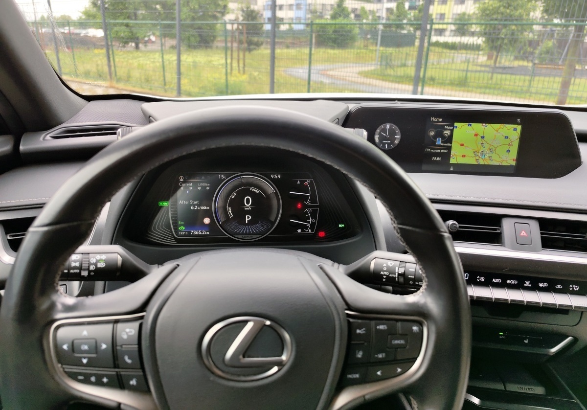 lexus-ux-14