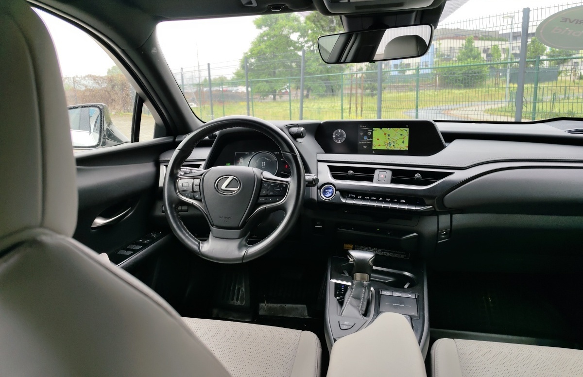 lexus-ux-18