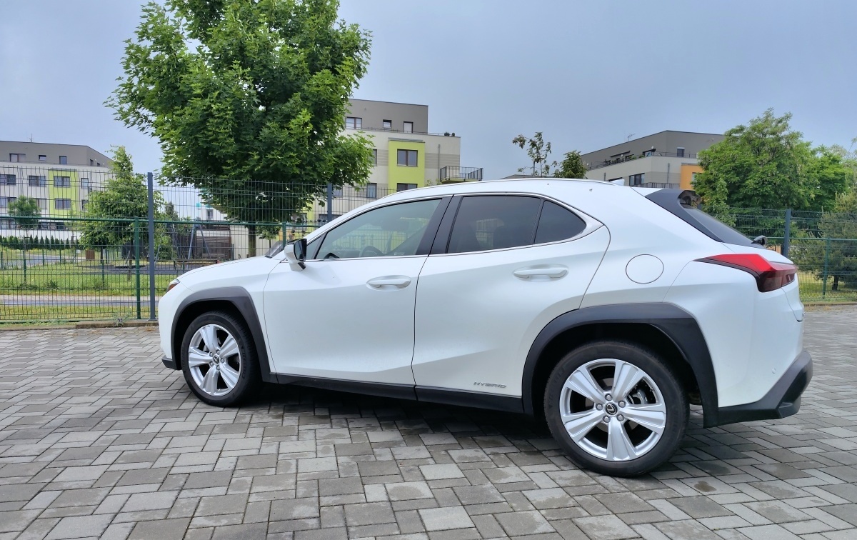 lexus-ux-28