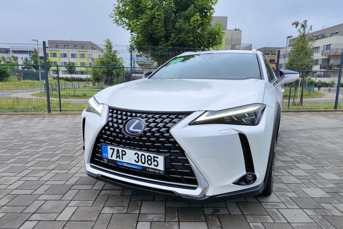 lexus-ux-5