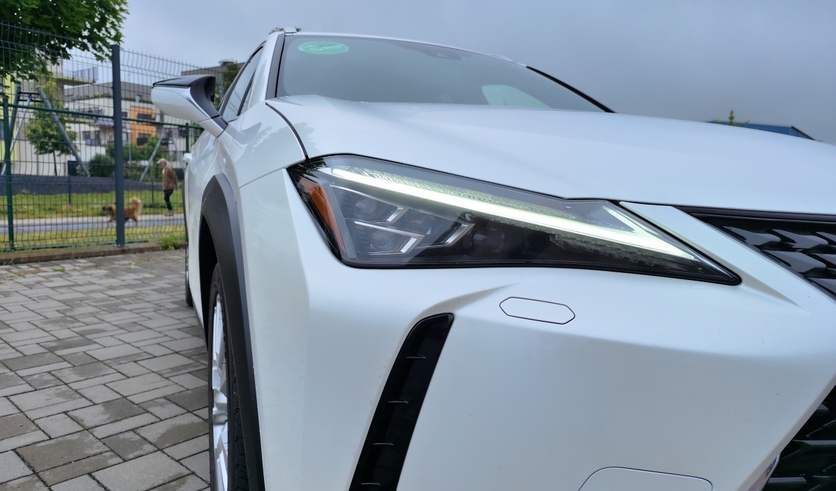 lexus-ux-9