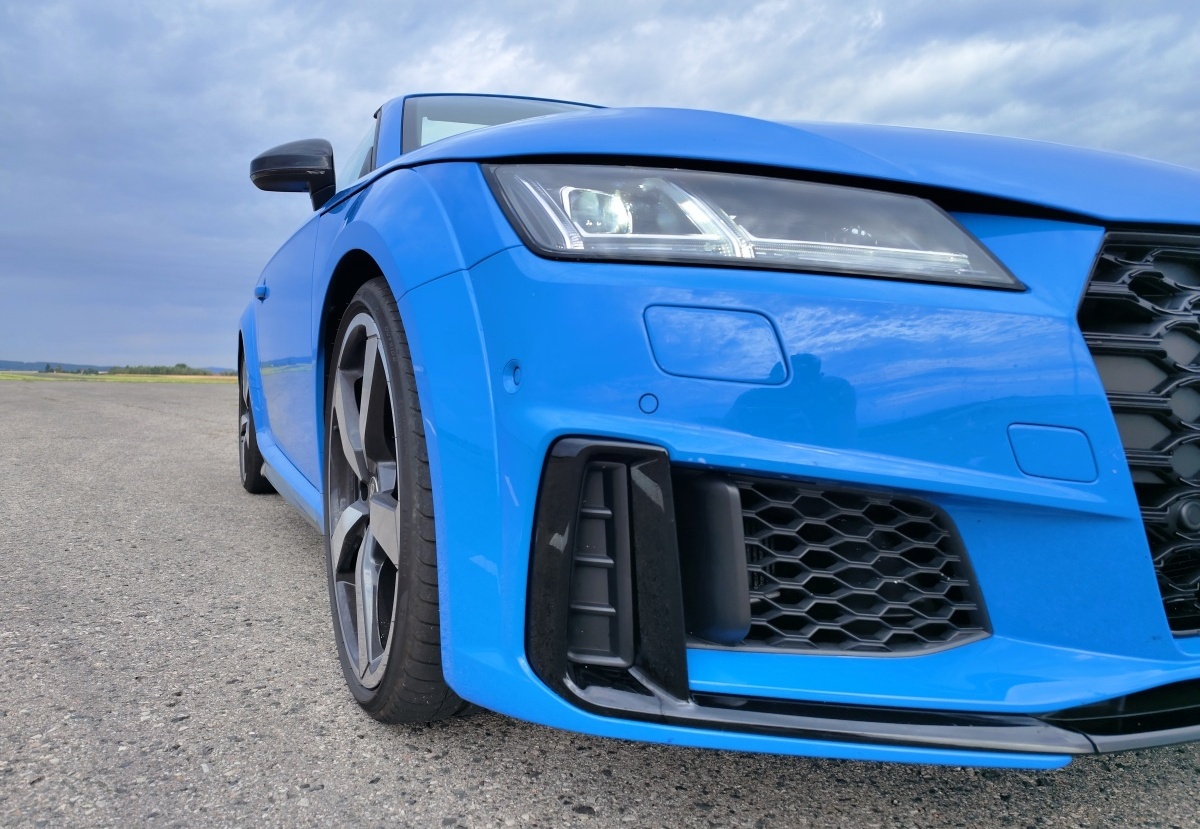 audi-tt-roadster-2023-11