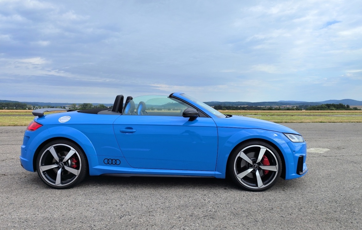 audi-tt-roadster-2023-15