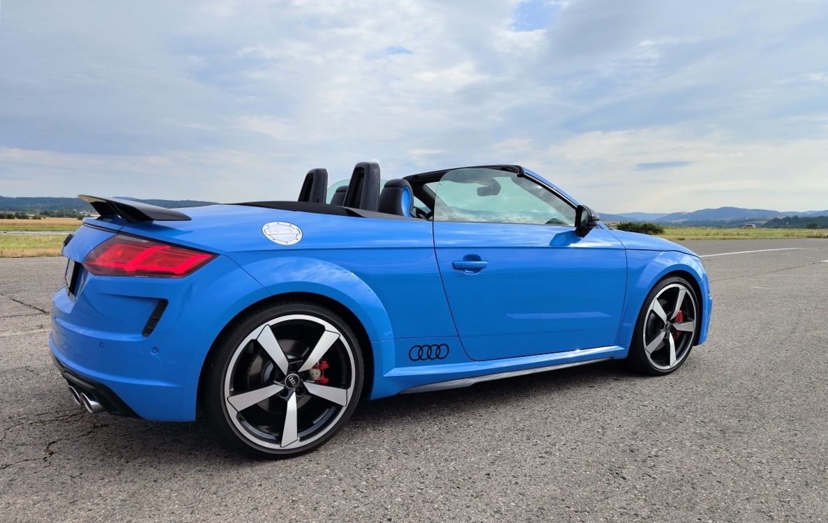 audi-tt-roadster-2023-22