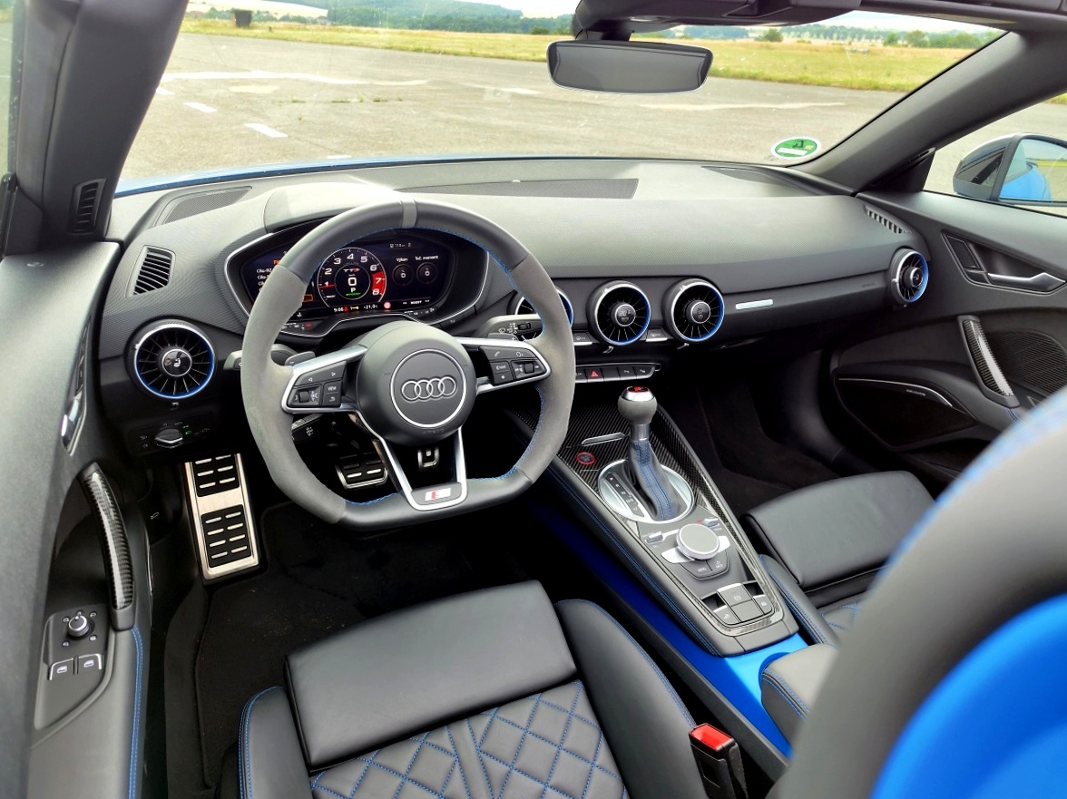 audi-tt-roadster-2023-24
