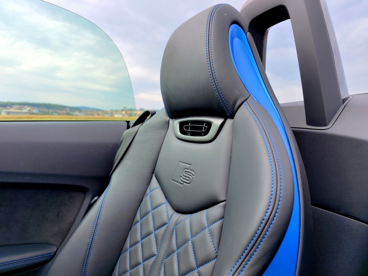 audi-tt-roadster-2023-27