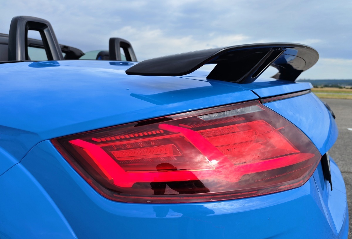 audi-tt-roadster-2023-46