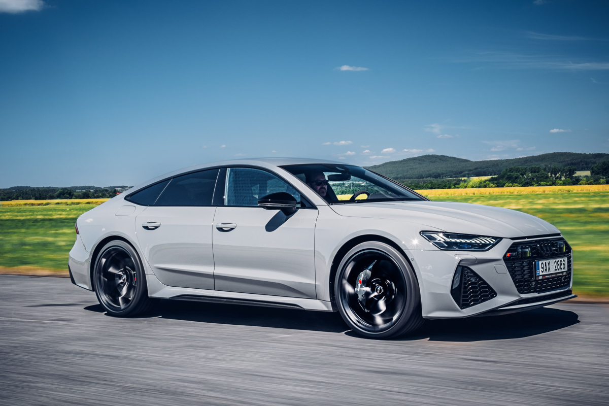 audi-rs7-sportback-2023-30