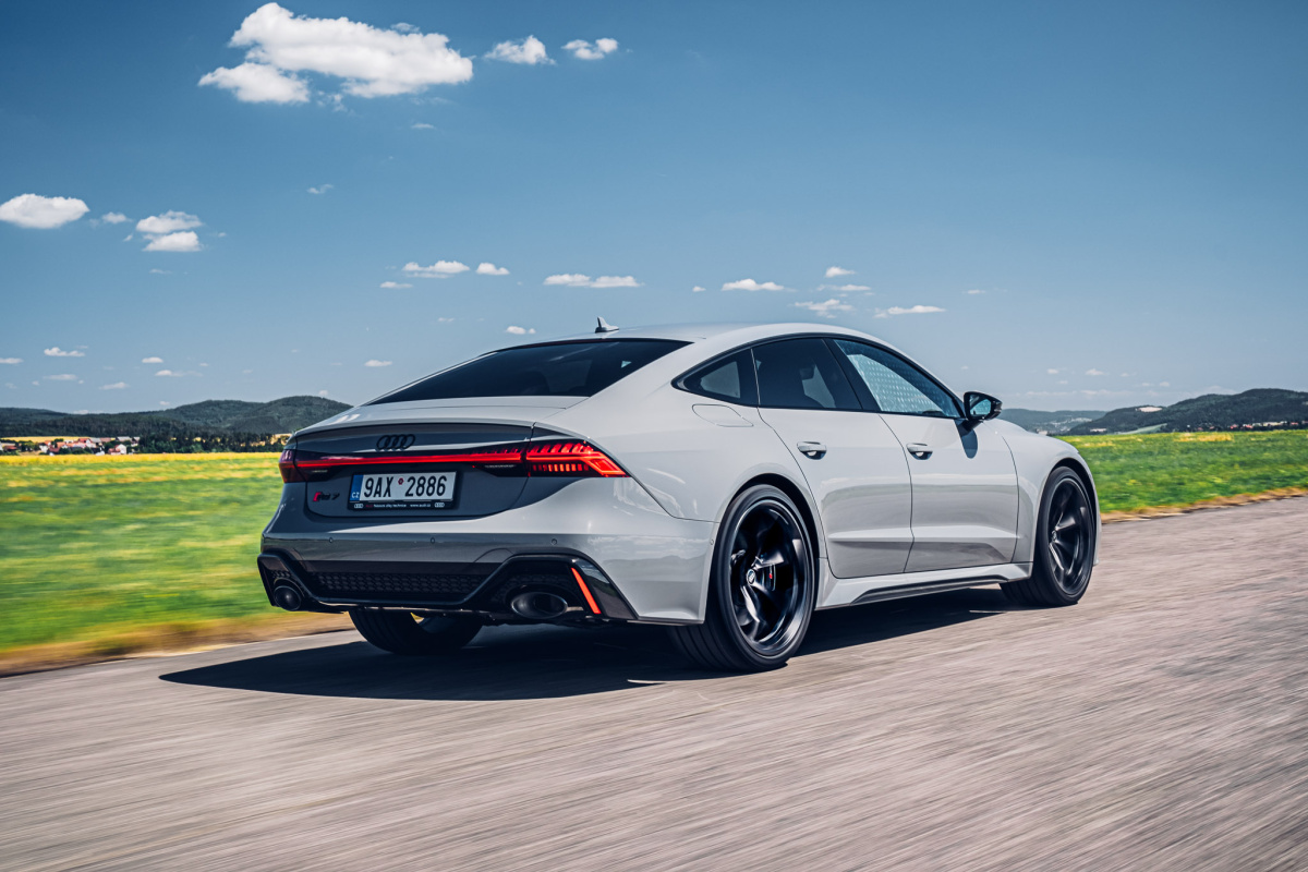 audi-rs7-sportback-2023-35