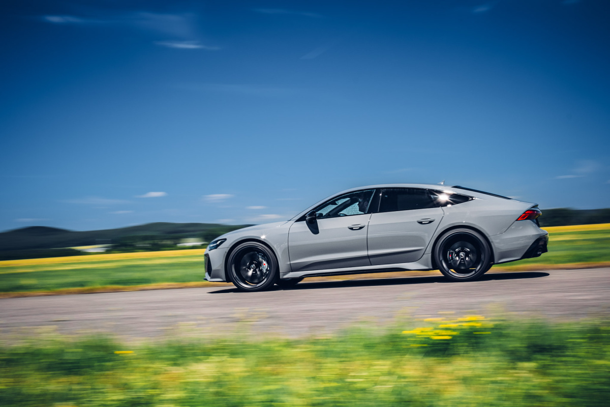audi-rs7-sportback-2023-47