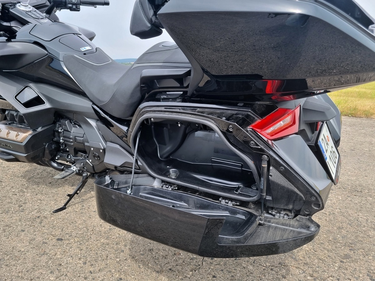 honda-gold-wing-2023-13