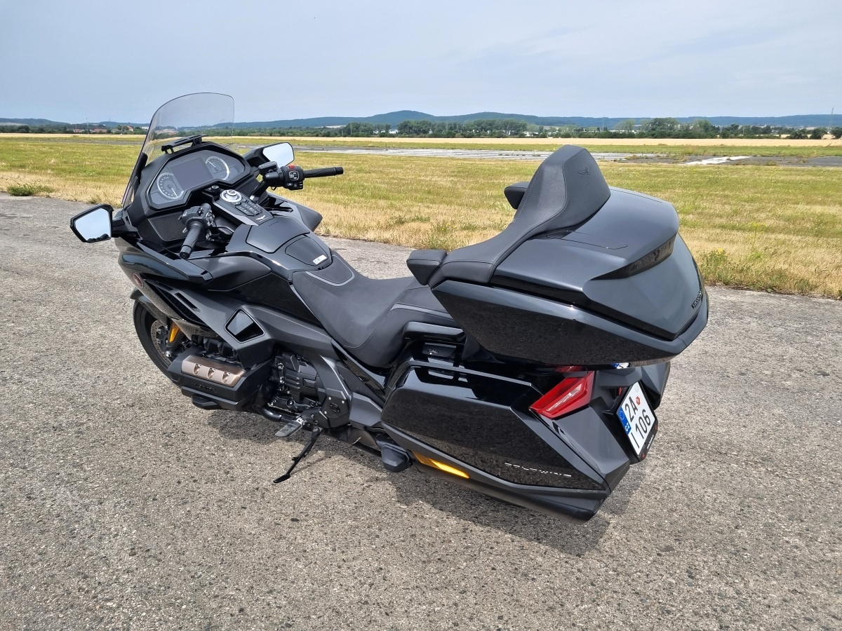 honda-gold-wing-2023-2
