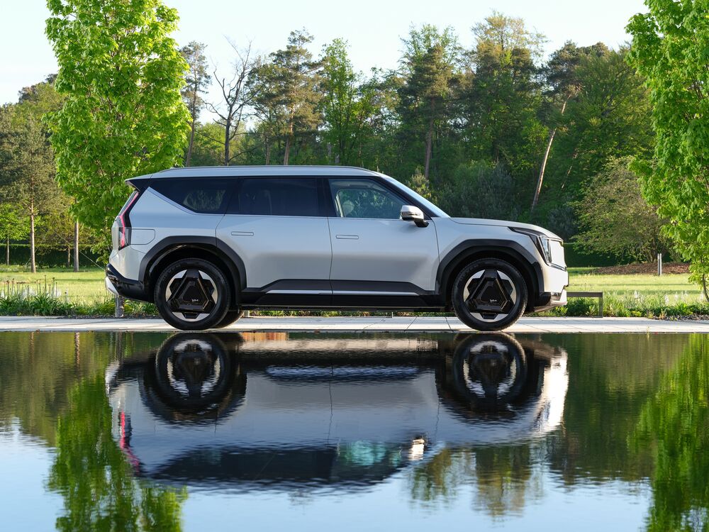 kia_ev9-baseline-static-hires_02