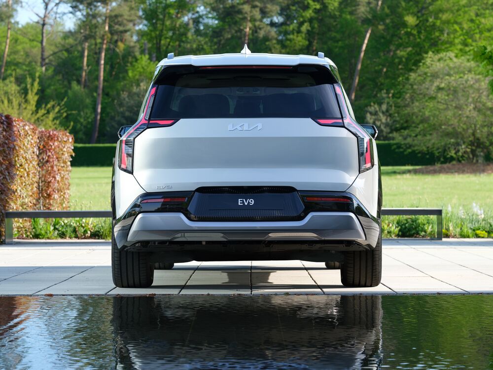 kia_ev9-baseline-static-hires_05