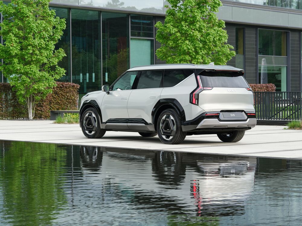 kia_ev9-baseline-static-hires_06