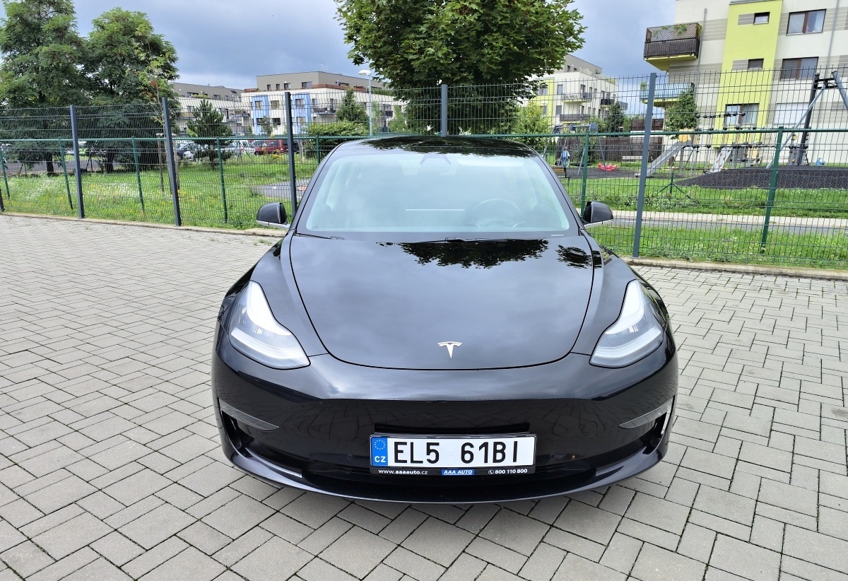 tesla-model-3-performance-1