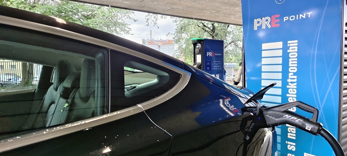 tesla-model-3-performance-10