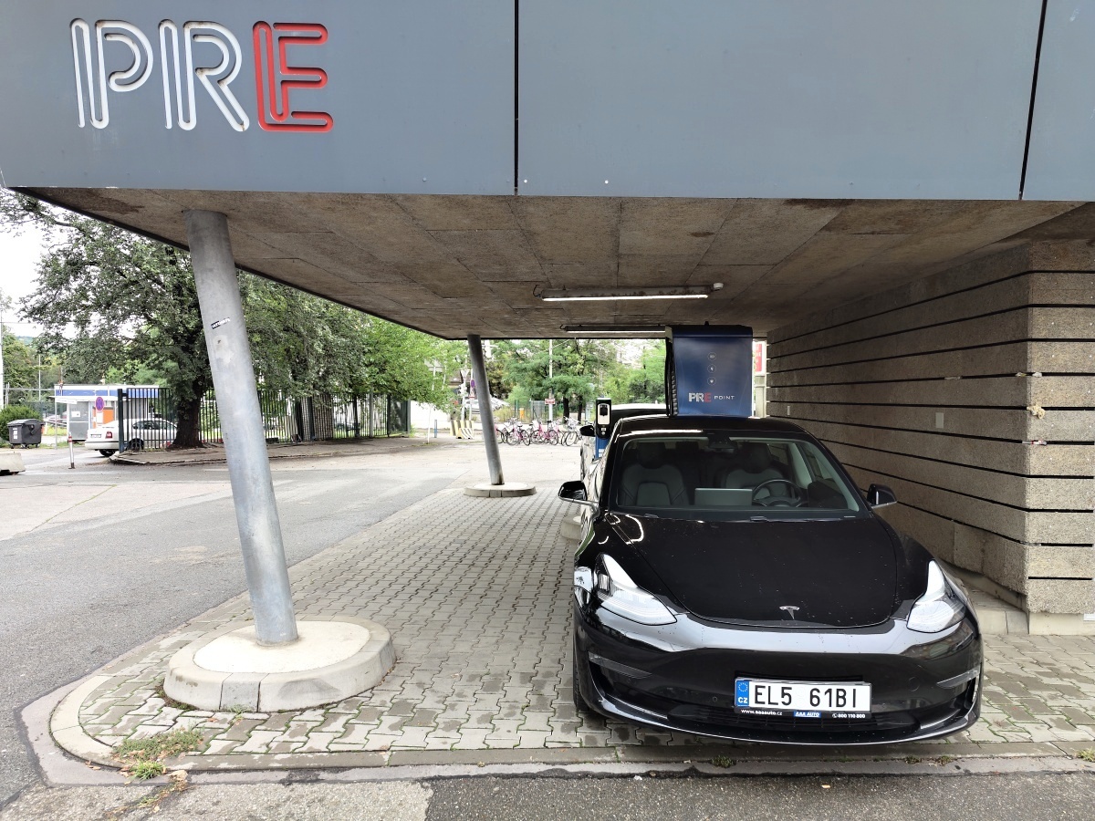 tesla-model-3-performance-12